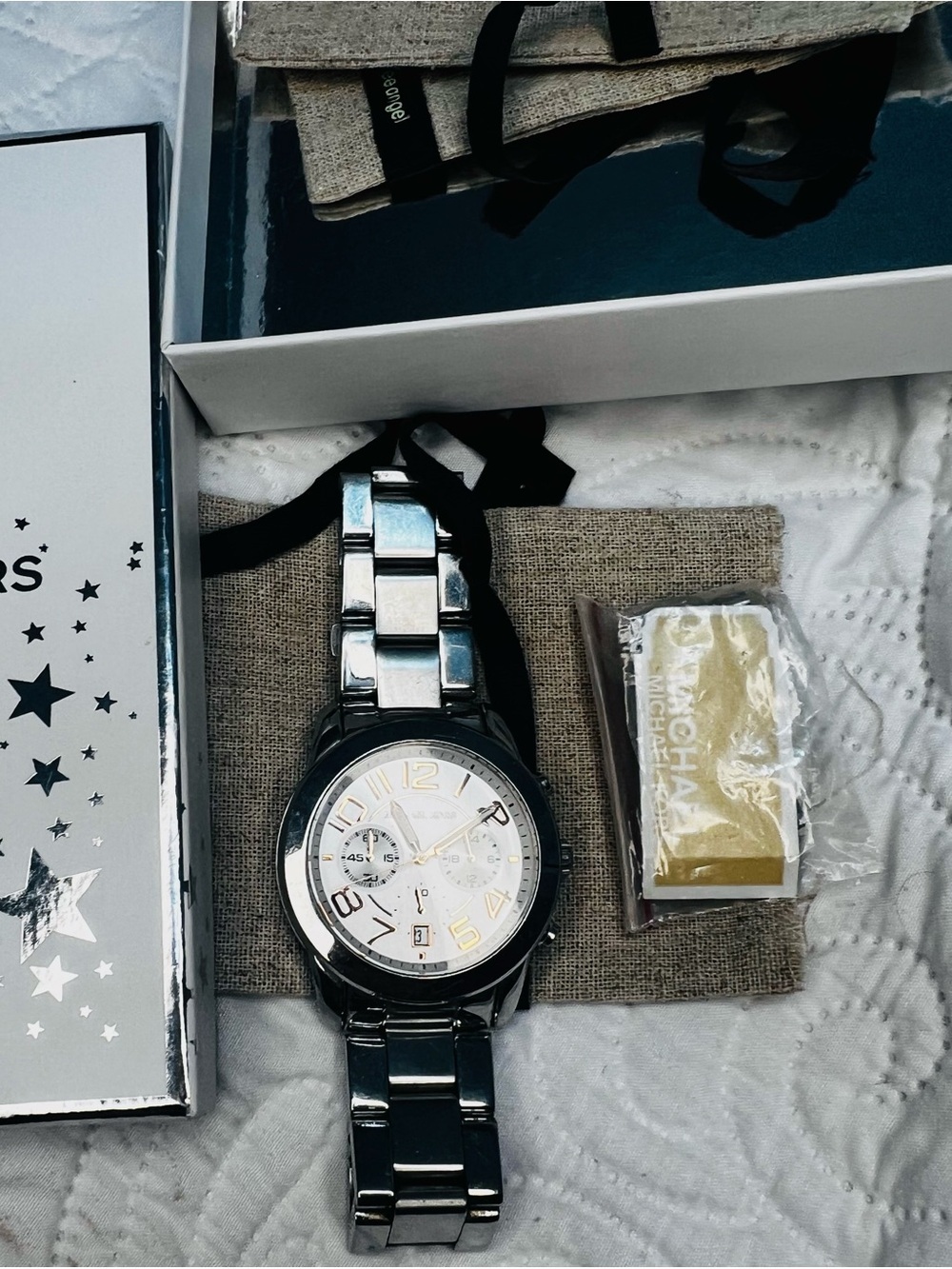 Michael Kors Women MK5725 Dress Date
Stainless Steel Quartz 42mm Watch
Silver - Picture 2 of 8